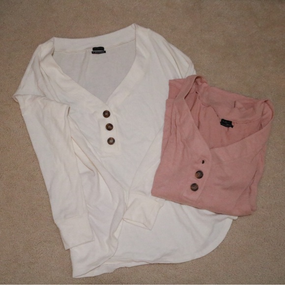 Urban Outfitters out from under long sleeves - Picture 1 of 4